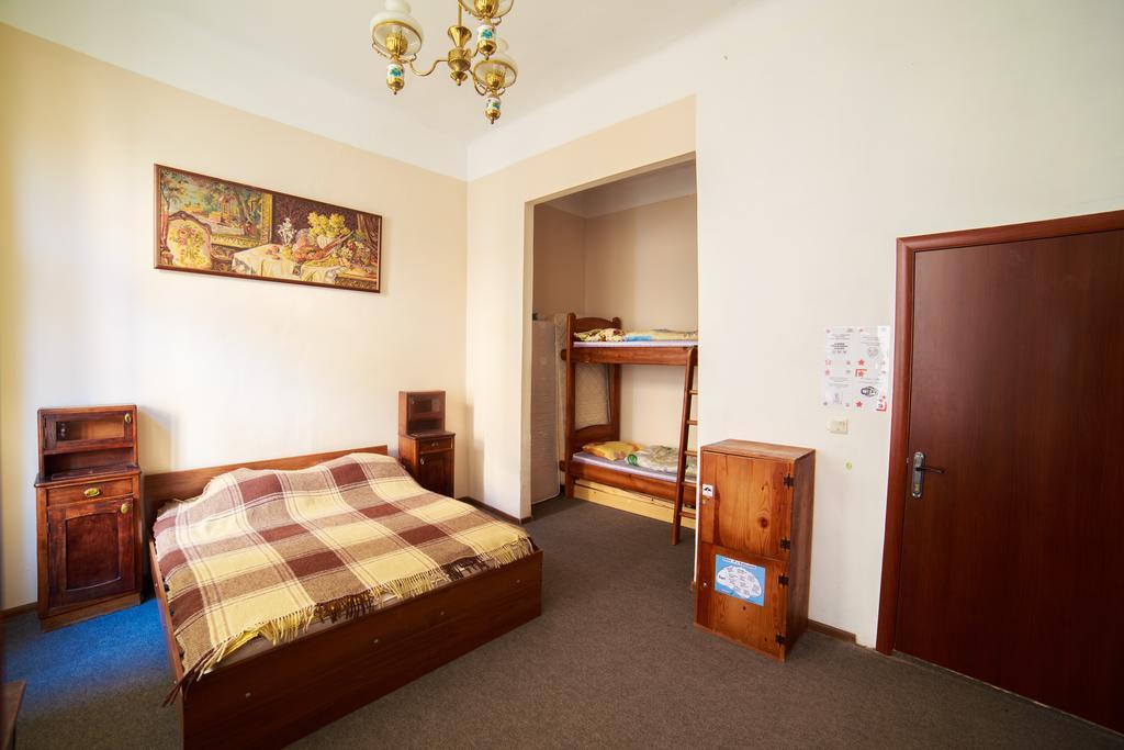 Hollywood Home Hostel Leópolis Habitación foto